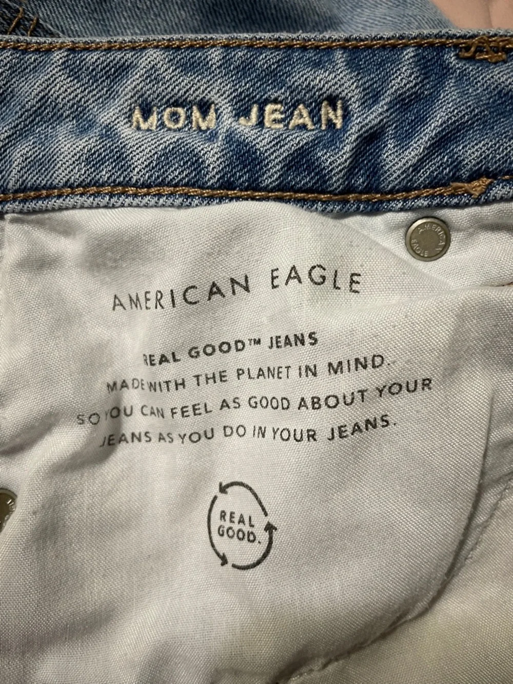 American Eagle Outfitters Mom Jean LightWash Denim Raw Hem Distressed Shorts 4 - Picture 5 of 6
